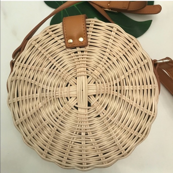 Straw crossbody bag 🥥💛☀️🔆 - Picture 3 of 6